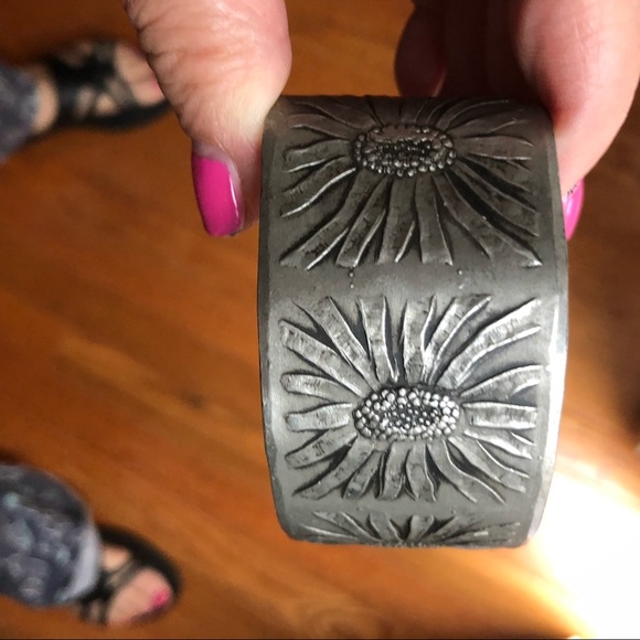 Daisy Pewter Bracelet Hand Wrought Wendel August Forge Pretty unique bracelet - Picture 4 of 4